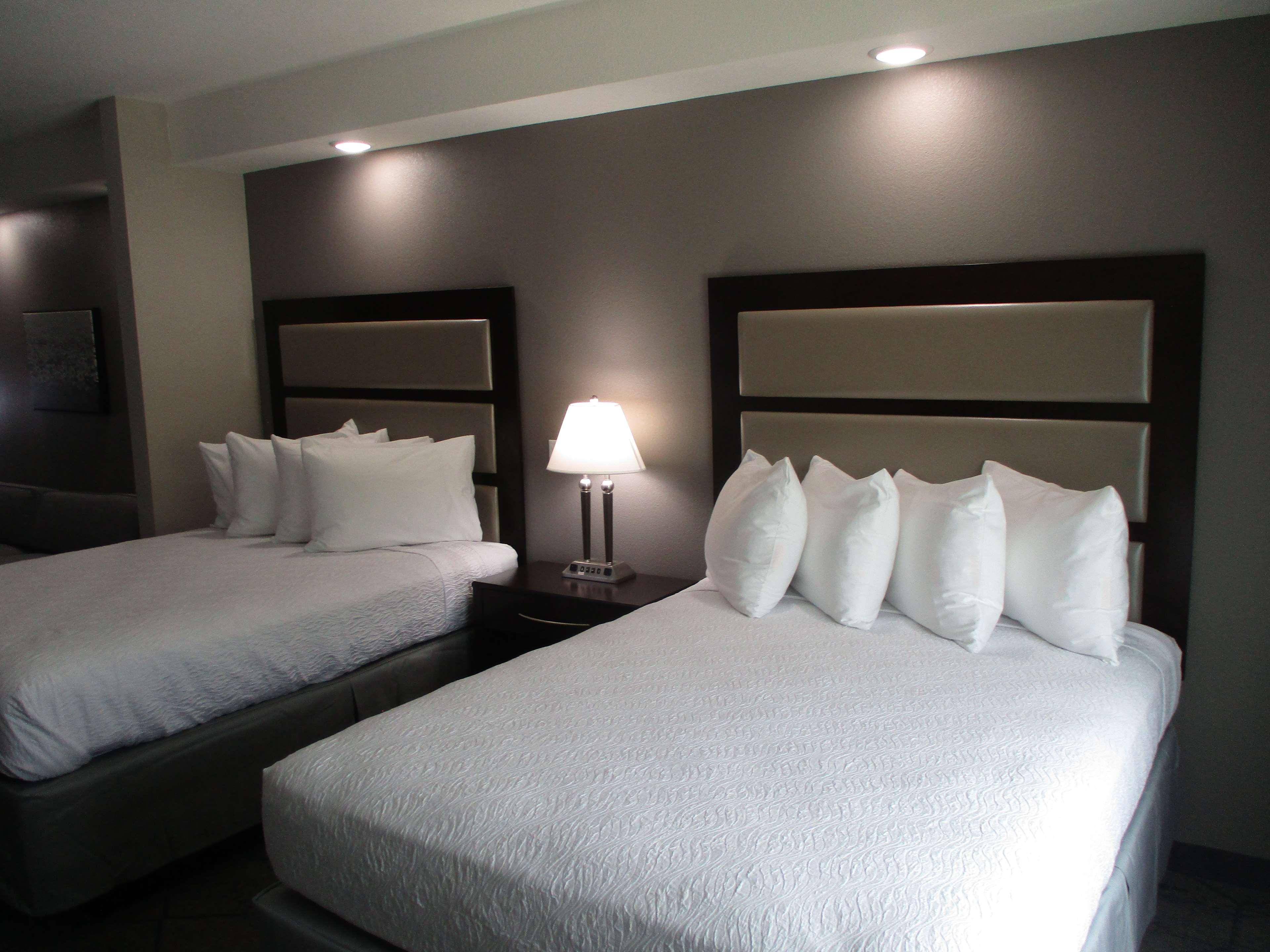 Best Western Plus Mcpherson Екстериор снимка