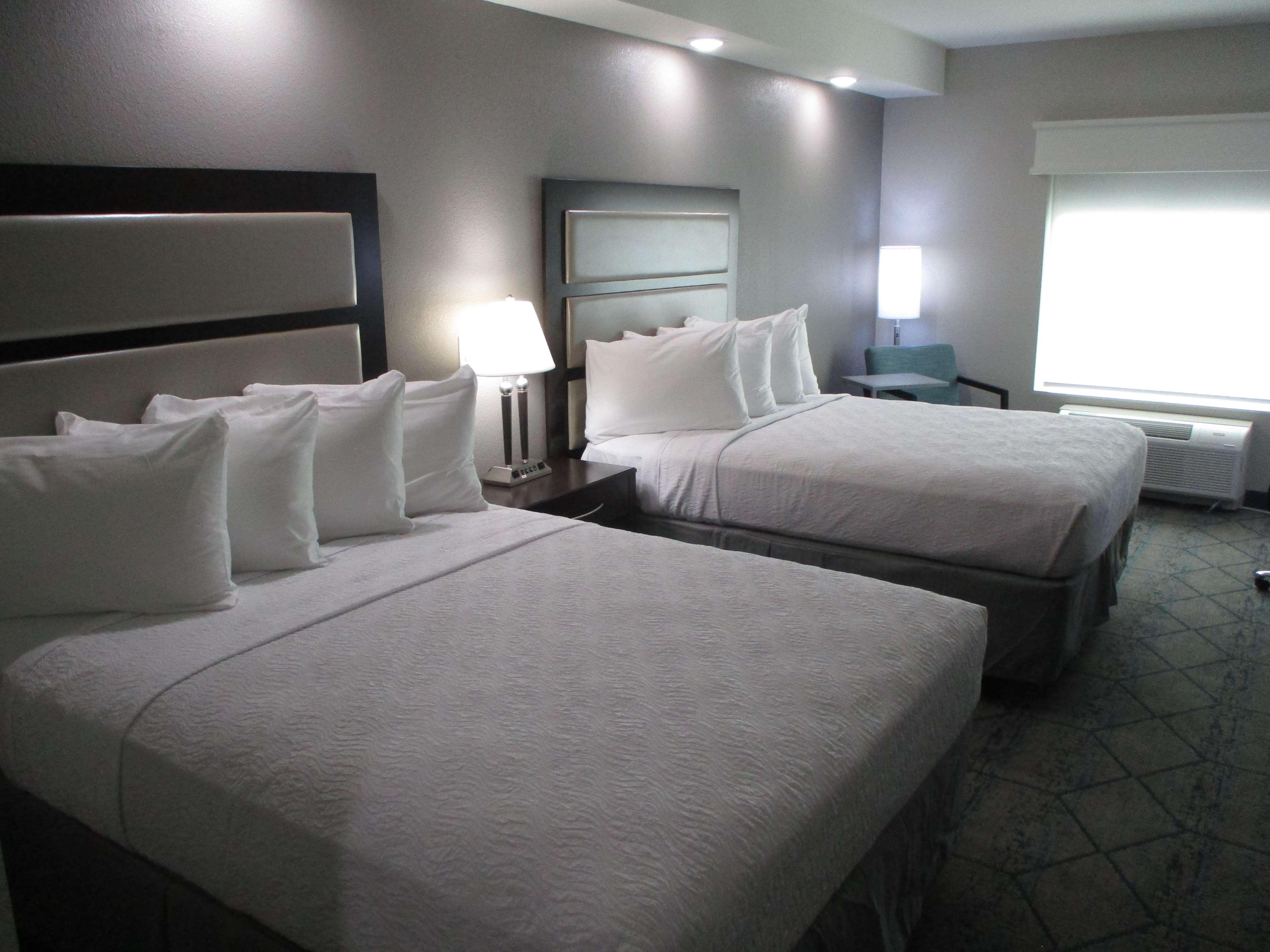 Best Western Plus Mcpherson Екстериор снимка