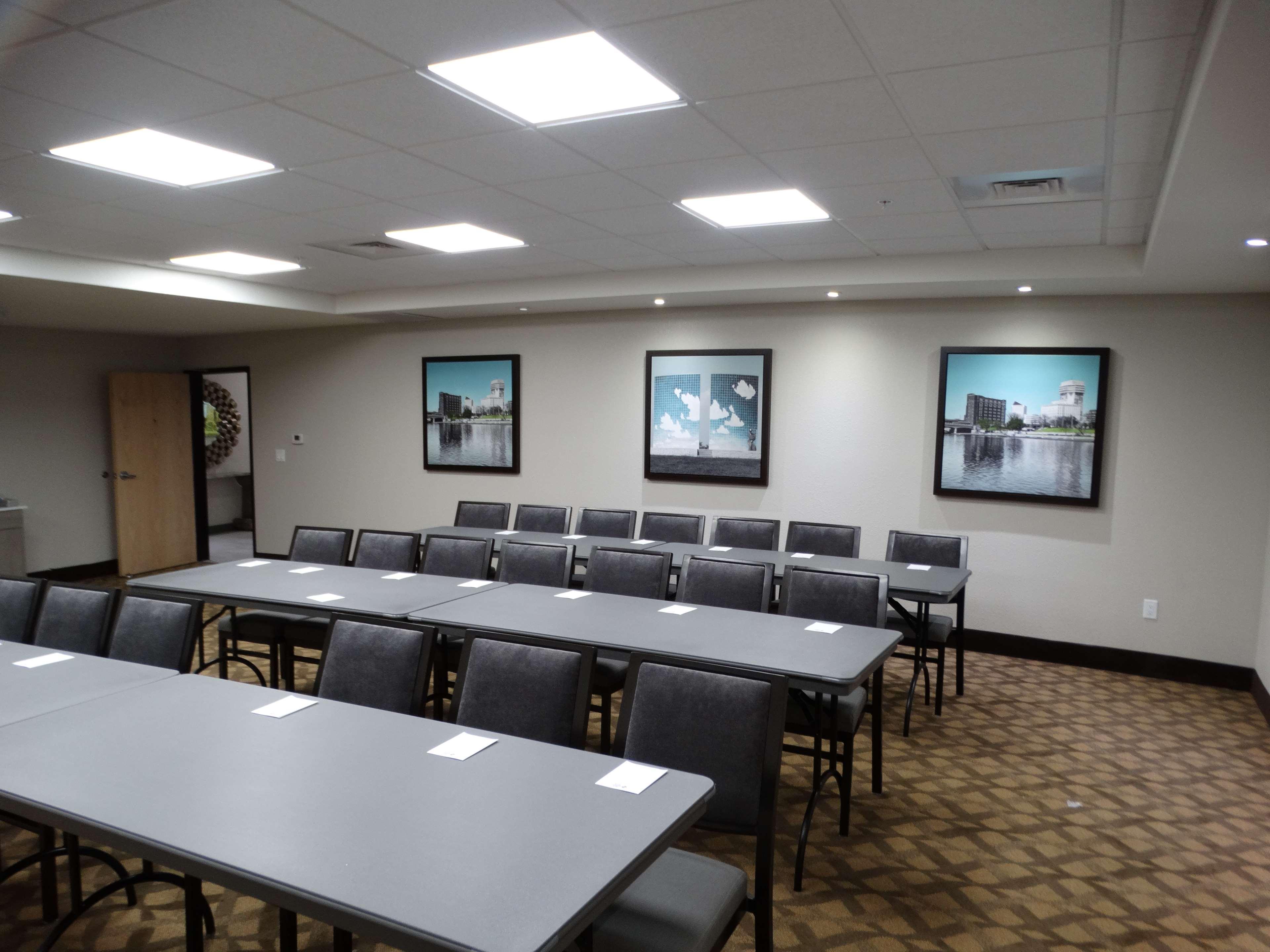 Best Western Plus Mcpherson Екстериор снимка