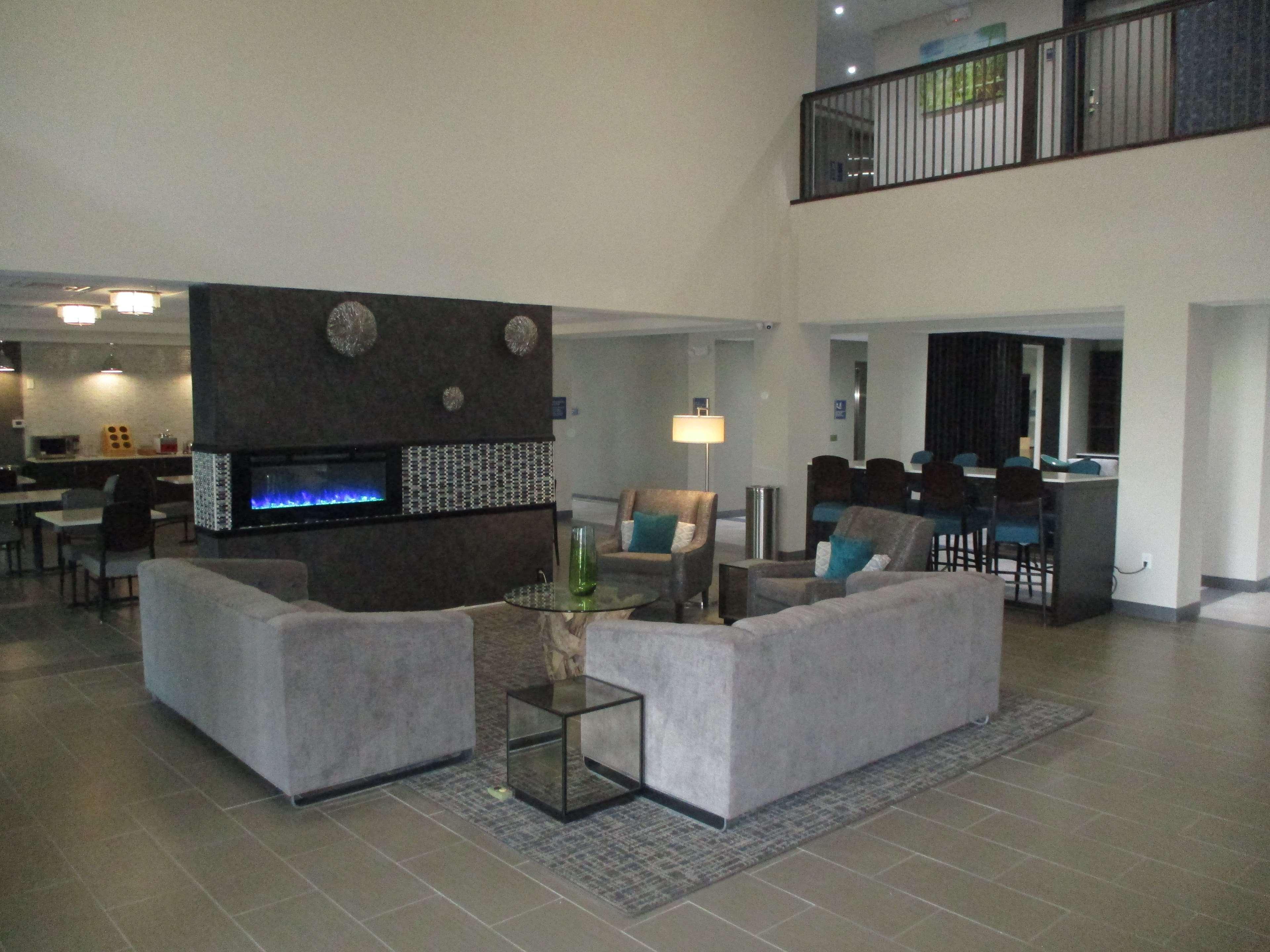 Best Western Plus Mcpherson Екстериор снимка